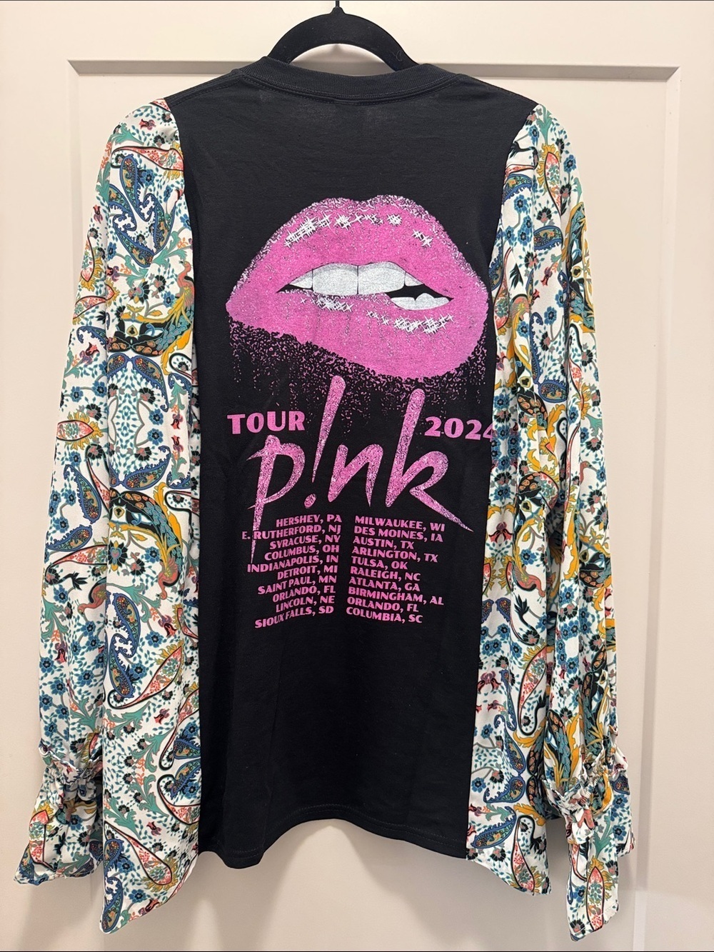 🎉 Upcycled Pink 2024 Concert Tee wMulticolor Paisley Sleeves. Fits S-XL Best🎉 - Picture 2 of 3